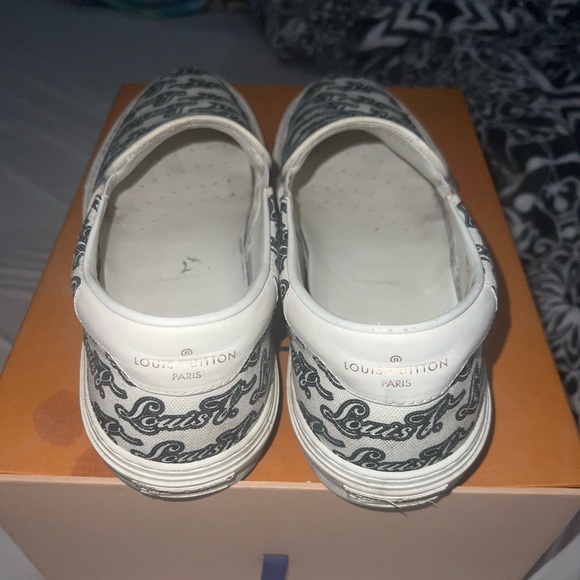 Louis Vuitton sneakers 😌 - Picture 2 of 6